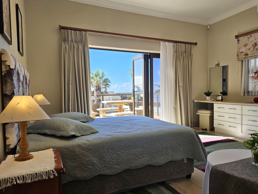 5 Bedroom Property for Sale in Wavecrest Eastern Cape